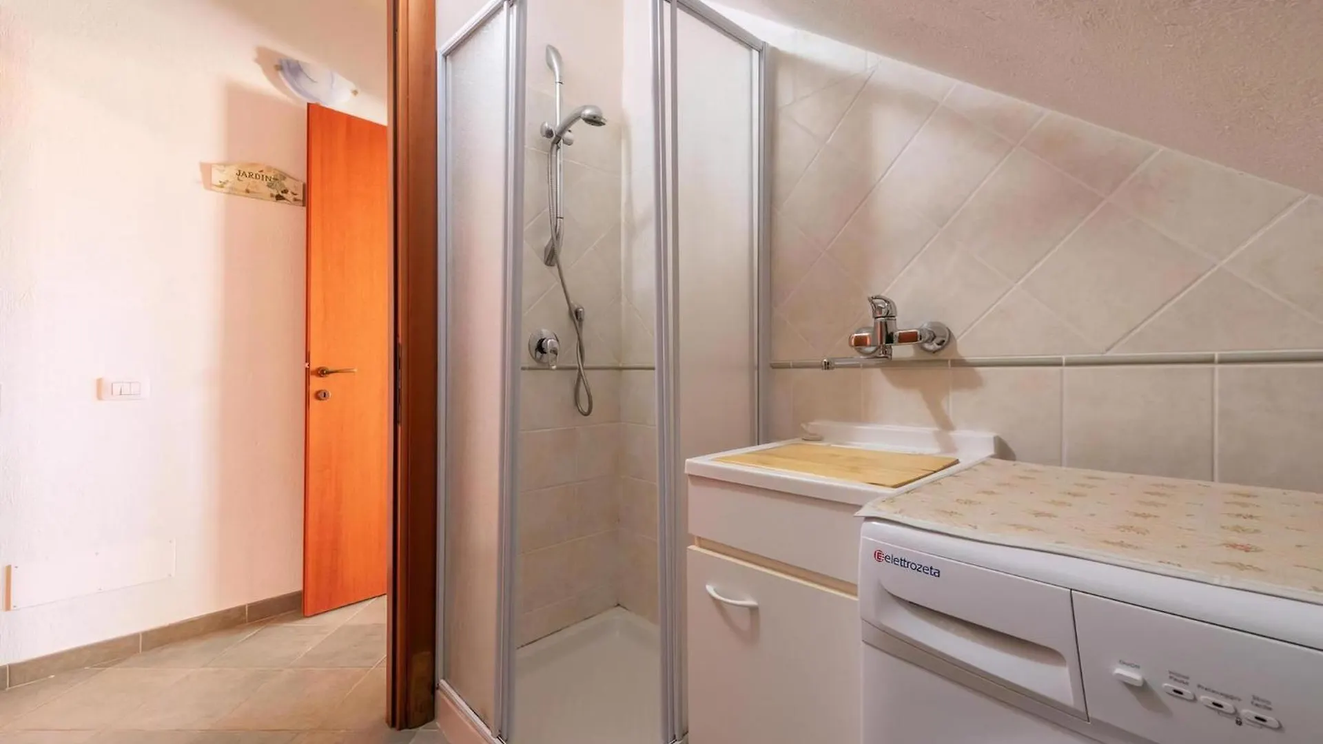 Apartment Haus Mit Panoramablick In Chia In Natuerlicher Umgebung Italy