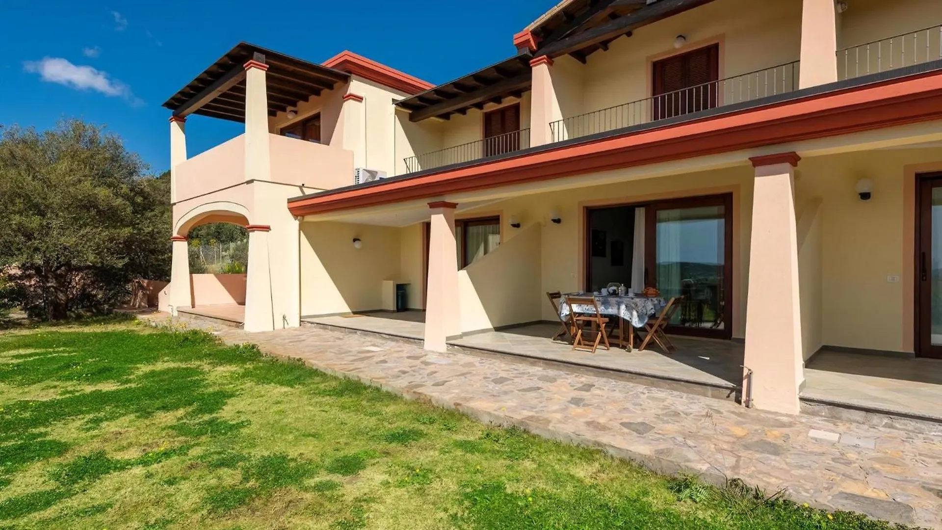 Haus Mit Panoramablick In Chia In Natuerlicher Umgebung Italy