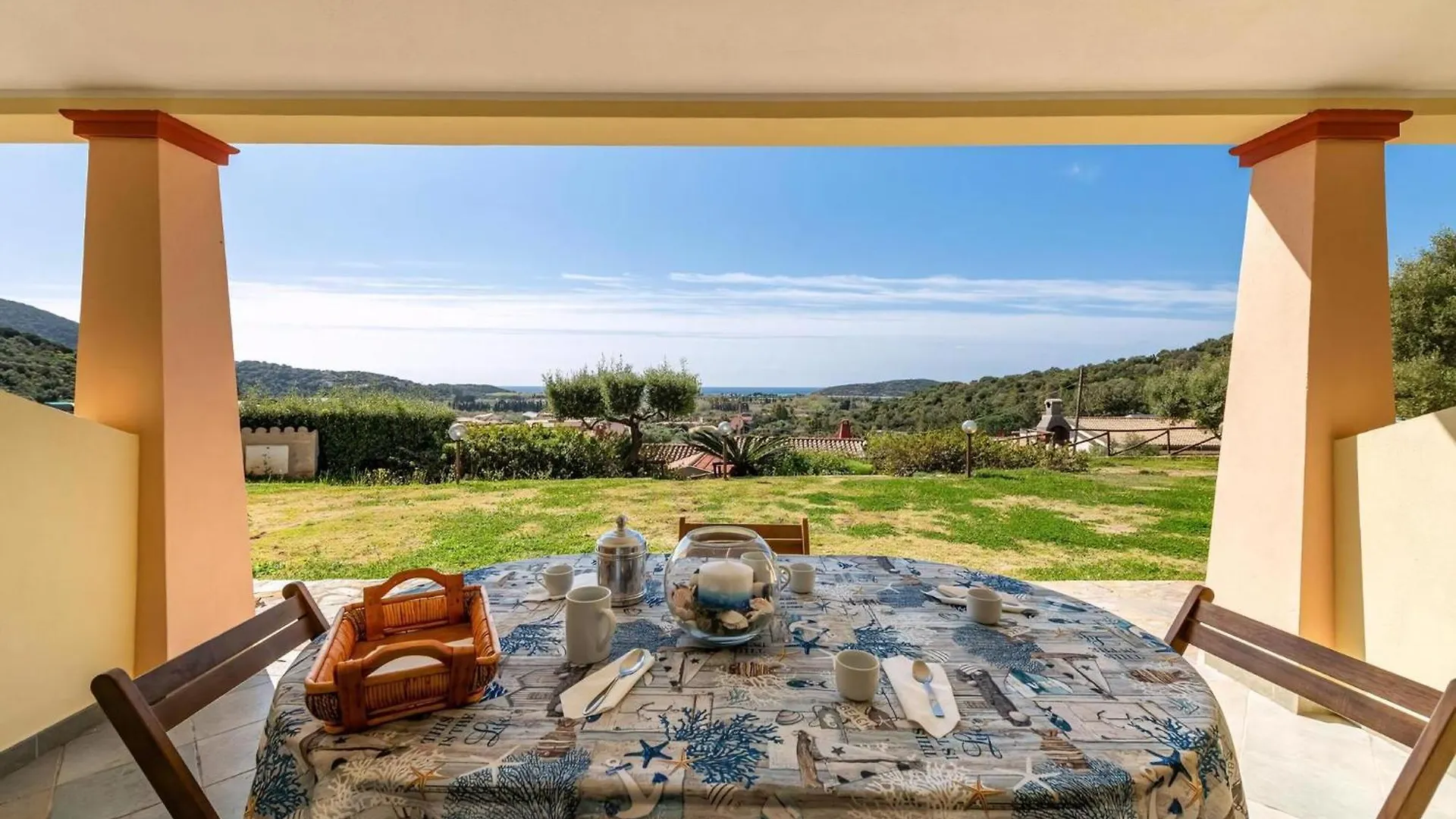 Apartment Haus Mit Panoramablick In Chia In Natuerlicher Umgebung